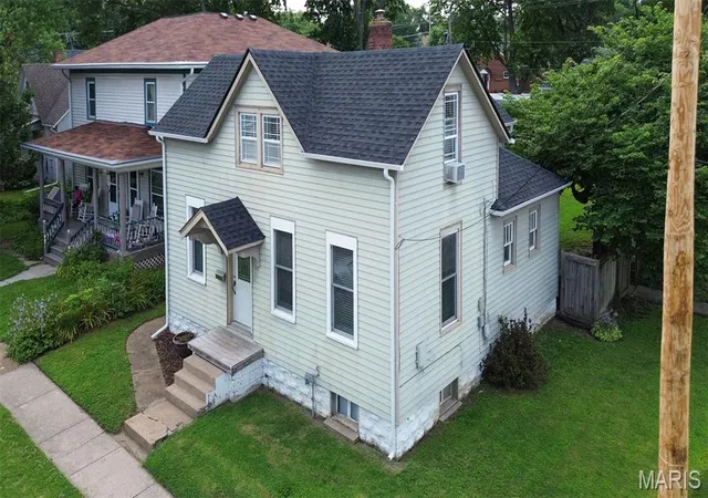 3rd image of 329 Houston St, Saint Charles, MO 63301 | MLS# MIS26042619