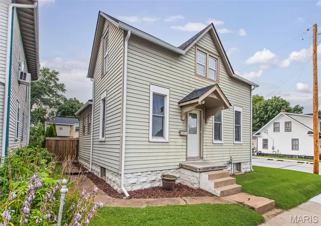 4th image of 329 Houston St, Saint Charles, MO 63301 | MLS# MIS26042619