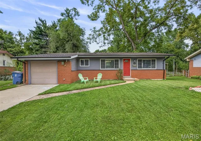 Photo 1 of Single family home for sale at 2565 Narraganset Dr, Florissant, MO 63033 | MLS# MIS26042623 | Listing updated on 2026-10-05