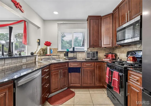 Photo 3 of Single family home for sale at 2565 Narraganset Dr, Florissant, MO 63033 | MLS# MIS26042623 | Listing updated on 2026-10-26