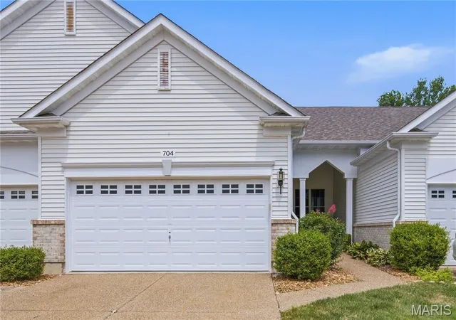 Photo 1 of Single family home for sale at 704 Harrier Dr #V, Lake St Louis, MO 63367 | MLS# MIS26042626 | Listing updated on 2026-08-30