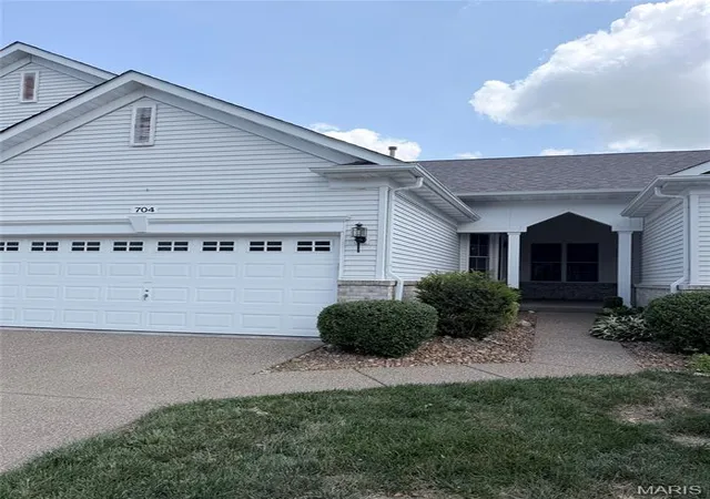 Homes for sale in Lake Saint Louis, MO | 704 Harrier Dr #V, Lake Saint Louis, MO 63367 | MLS# MIS26042626