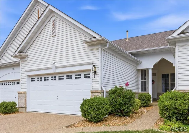 Photo 2 of Single family home for sale at 704 Harrier Dr #V, Lake St Louis, MO 63367 | MLS# MIS26042626 | Listing updated on 2026-08-30