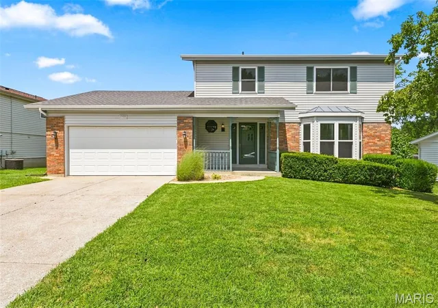 Photo 1 of Sale Pending at 3927 Summerfield Pkwy, Saint Charles, MO 63304 | MLS# MIS26042627 | Listing updated on 2026-08-30