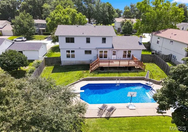 Photo 3 of Sale Pending at 3927 Summerfield Pkwy, Saint Charles, MO 63304 | MLS# MIS26042627 | Listing updated on 2026-08-30