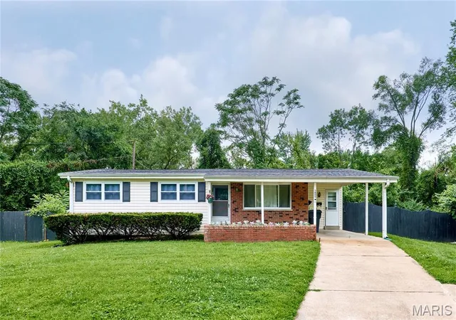 Photo 1 of Single family home for sale at 1800 Apple Blossom Ct, Florissant, MO 63031 | MLS# MIS26042628 | Listing updated on 2026-07-04