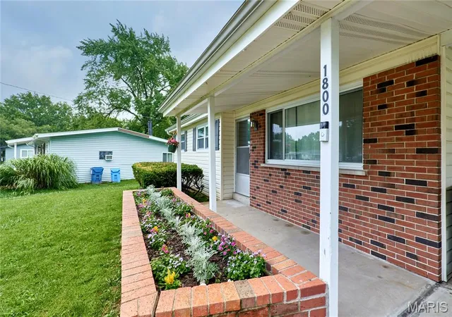 Photo 3 of Single family home for sale at 1800 Apple Blossom Ct, Florissant, MO 63031 | MLS# MIS26042628 | Listing updated on 2026-07-04