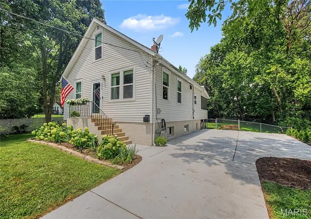 Homes for sale in Kirkwood, MO | 235 Midway Ave, Kirkwood, MO 63122 | MLS# MIS26042633