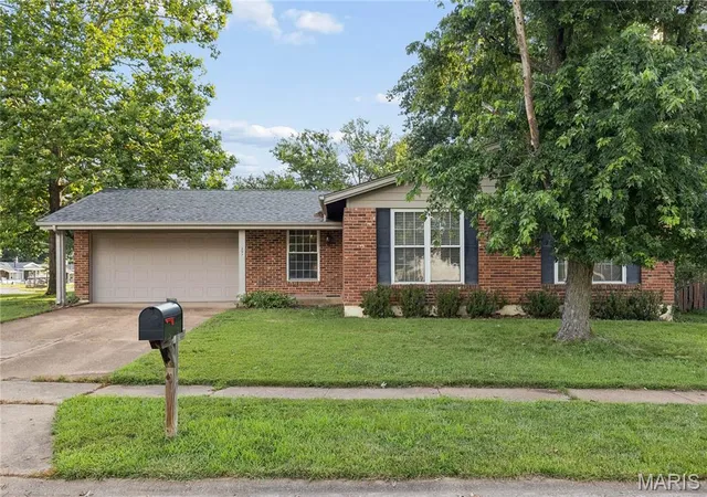 Homes for sale in Ballwin, MO | 297 Village Mead Dr, Ballwin, MO 63021 | MLS# MIS26042640