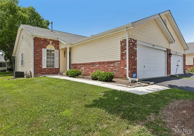 Photo 1 of Condo for sale at 16054 Rose Wreath Ln, Florissant, MO 63034 | MLS# MIS26042642 | Listing updated on 2026-08-12