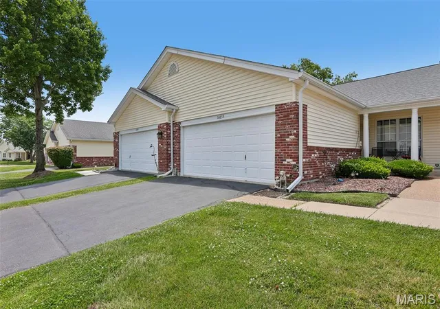 Photo 2 of Condo for sale at 16054 Rose Wreath Ln, Florissant, MO 63034 | MLS# MIS26042642 | Listing updated on 2026-08-12