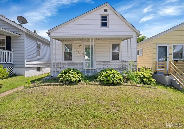Homes for sale in University City, MO | 6604 Etzel Ave, University City, MO 63130 | MLS# MIS26042646