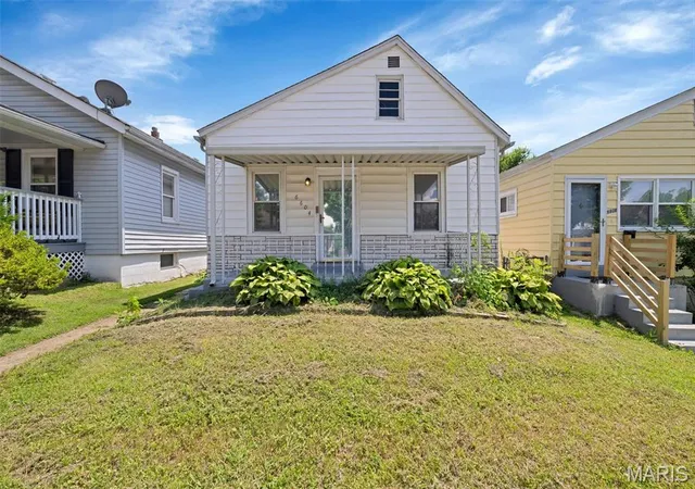 Homes for sale in University City, MO | 6604 Etzel Ave, University City, MO 63130 | MLS# MIS26042646