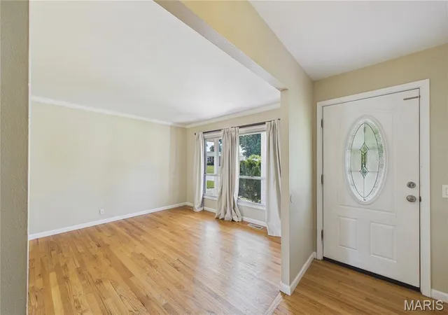 Photo 3 of Sale Pending at 2395 Wedgwood Dr, Florissant, MO 63033 | MLS# MIS26042652 | Listing updated on 2026-10-06