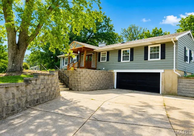 Photo 2 of Single family home for sale at 216 Hillsdale Dr, Ballwin, MO 63011 | MLS# MIS26042659 | Listing updated on 2026-08-28