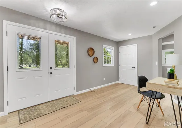 Photo 3 of Single family home for sale at 216 Hillsdale Dr, Ballwin, MO 63011 | MLS# MIS26042659 | Listing updated on 2026-08-28
