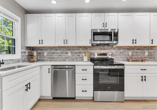 Photo 4 of Single family home for sale at 216 Hillsdale Dr, Ballwin, MO 63011 | MLS# MIS26042659 | Listing updated on 2026-08-28