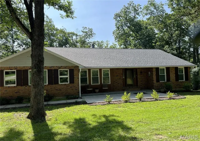 Photo 2 of Sale Pending at 25532 Southwind Rd, Warrenton, MO 63383 | MLS# MIS26042660 | Listing updated on 2026-07-17