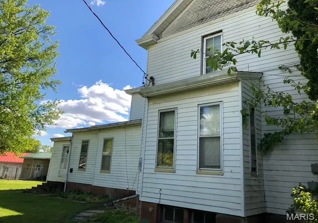 Homes for sale in Jerseyville, IL | 306 W Prairie St, Jerseyville, IL 62052 | MLS# MIS26042669