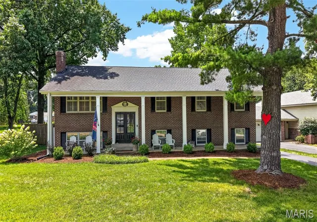 Homes for sale in Saint Louis, MO | 1120 Hollin Ct, Saint Louis, MO 63131 | MLS# MIS26042683