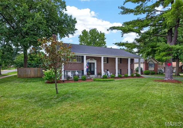 Homes for sale in Saint Louis, MO | 1120 Hollin Ct, Saint Louis, MO 63131 | MLS# MIS26042683