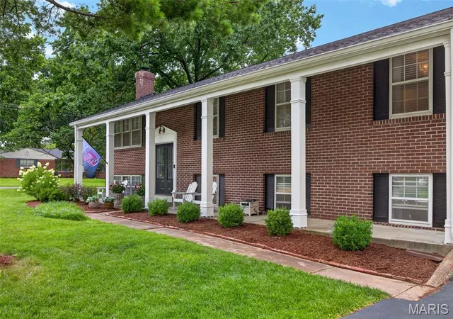 Homes for sale in Saint Louis, MO | 1120 Hollin Ct, Saint Louis, MO 63131 | MLS# MIS26042683