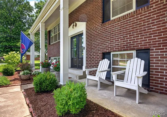 Homes for sale in Saint Louis, MO | 1120 Hollin Ct, Saint Louis, MO 63131 | MLS# MIS26042683