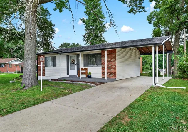Homes for sale in Maryland Heights, MO | 2692 Mckelvey Rd, Maryland Heights, MO 63043 | MLS# MIS26042687