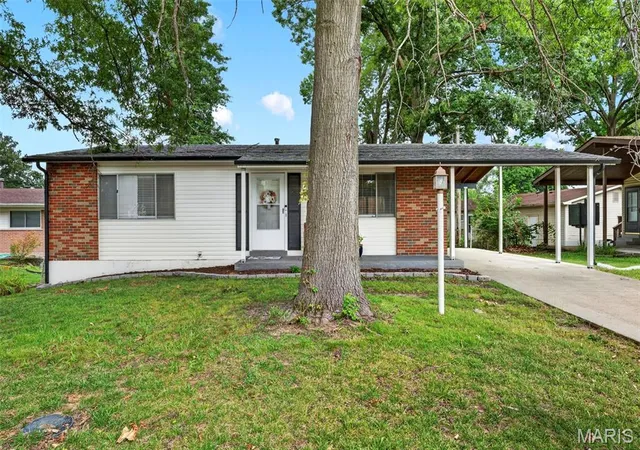 Homes for sale in Maryland Heights, MO | 2692 Mckelvey Rd, Maryland Heights, MO 63043 | MLS# MIS26042687