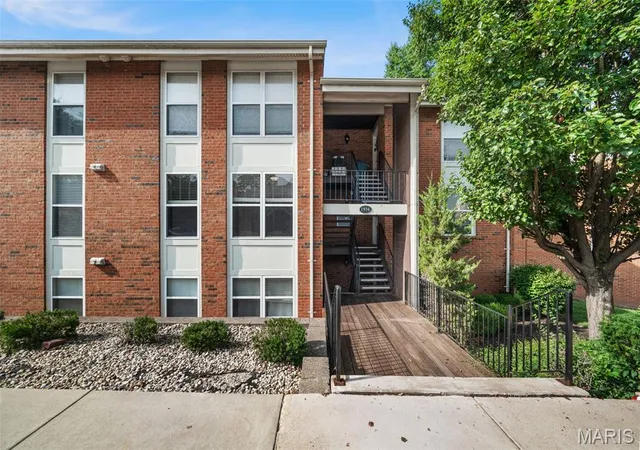 2nd image of 1934 Greenpoint Dr #203, Saint Louis, MO 63122 | MLS# MIS26042692