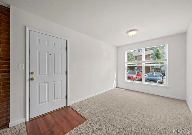 4th image of 1934 Greenpoint Dr, Kirkwood, MO 63122