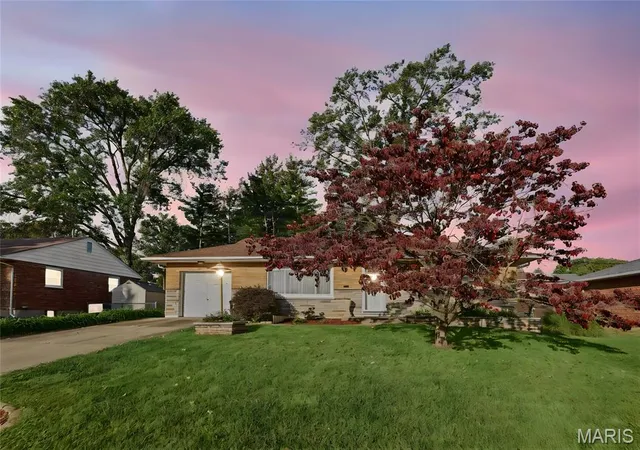 Photo 1 of Single family home for sale at 8529 Craighill Dr, Saint Louis, MO 63123 | MLS# MIS26042697 | Listing updated on 2026-10-28