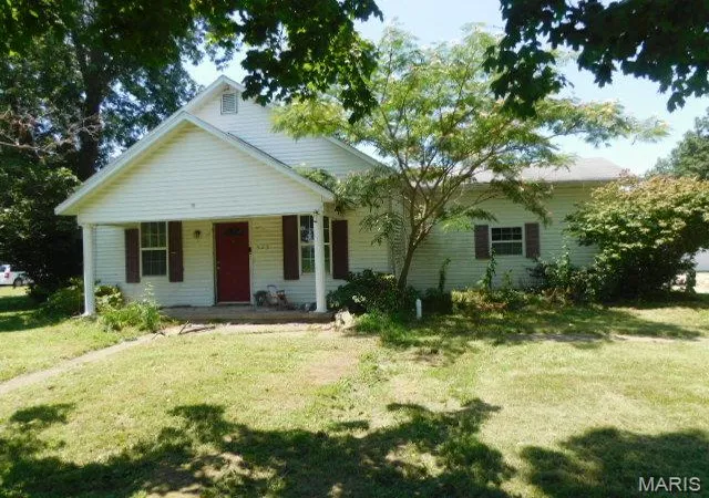 Homes for sale in Kinmundy, IL | 523 N Monroe St, Kinmundy, IL 62854 | MLS# MIS26042718