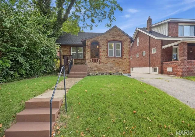 Photo 1 of Single family home for sale at 3344 Lucas And Hunt Rd, Velda Village, MO 63121 | MLS# MIS26042723 | Listing updated on 2026-09-16