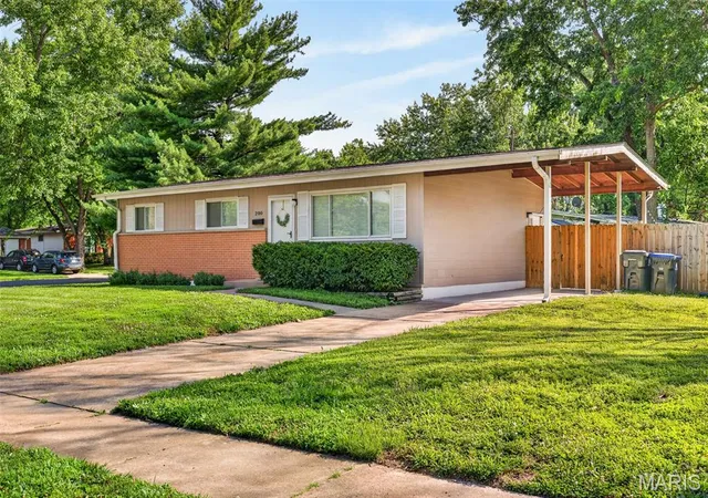 2nd image of 200 Falcon Dr, Florissant, MO 63031 | MLS# MIS26042726