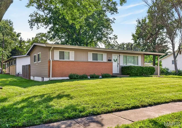 3rd image of 200 Falcon Dr, Florissant, MO 63031 | MLS# MIS26042726