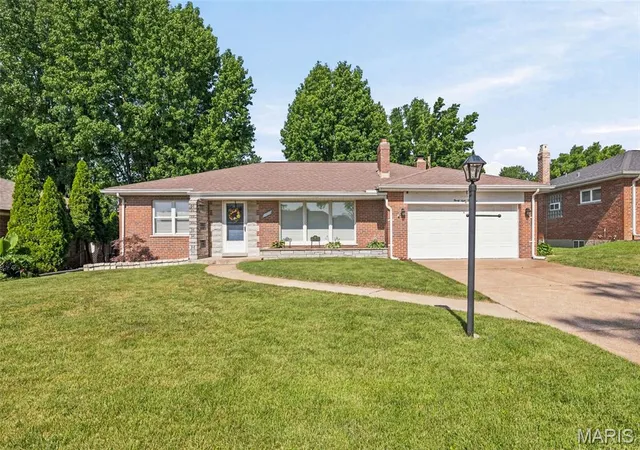 Homes for sale in Saint Louis, MO | 9841 Knollshire Dr, Saint Louis, MO 63123 | MLS# MIS26042729