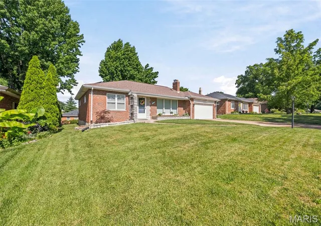 Homes for sale in Saint Louis, MO | 9841 Knollshire Dr, Saint Louis, MO 63123 | MLS# MIS26042729