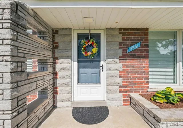 Homes for sale in Saint Louis, MO | 9841 Knollshire Dr, Saint Louis, MO 63123 | MLS# MIS26042729
