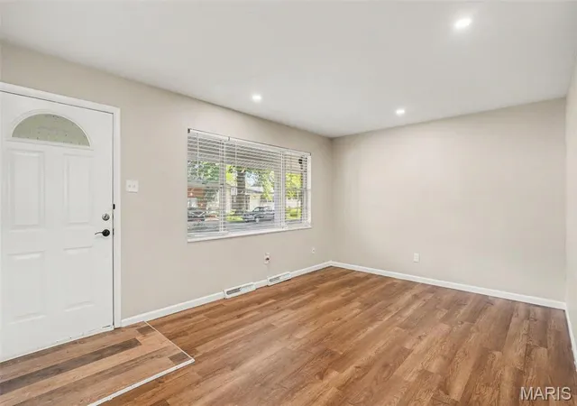 Photo 3 of Single family home for sale at 1820 Violet Dr, Florissant, MO 63031 | MLS# MIS26042730 | Listing updated on 2026-10-05