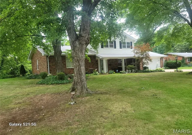 Photo 2 of Single family home for sale at 503 Westfield Dr, O Fallon, IL 62269 | MLS# MIS26042732 | Listing updated on 2026-09-01