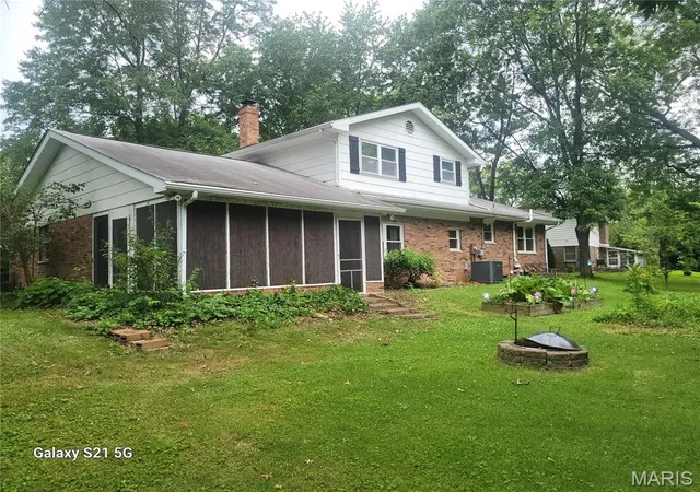 Homes for sale in O'fallon, IL | 503 Westfield Dr, O'fallon, IL 62269 | MLS# MIS26042732