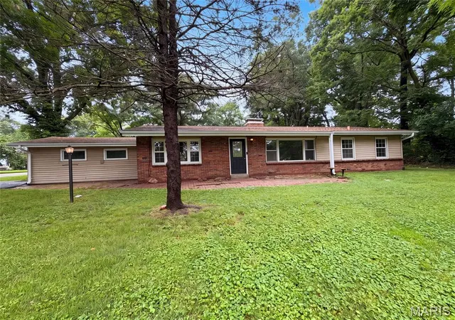 Homes for sale in Hazelwood, MO | 925 Woodcrest Ln, Hazelwood, MO 63042 | MLS# MIS26042733
