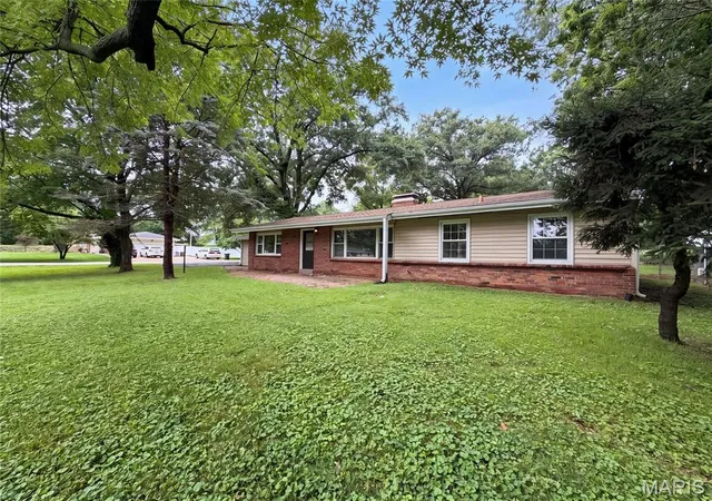 Homes for sale in Hazelwood, MO | 925 Woodcrest Ln, Hazelwood, MO 63042 | MLS# MIS26042733