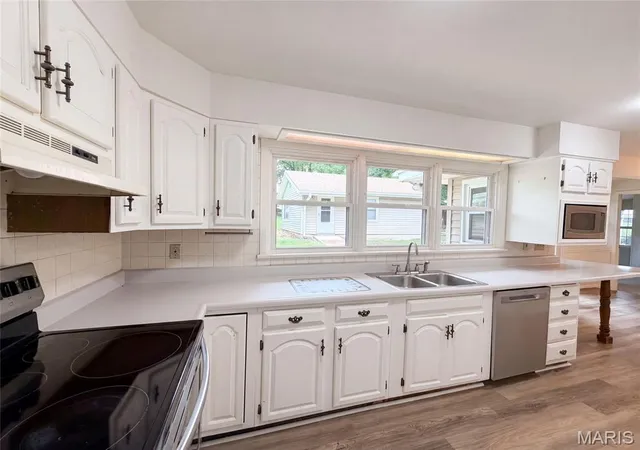 Homes for sale in Hazelwood, MO | 925 Woodcrest Ln, Hazelwood, MO 63042 | MLS# MIS26042733