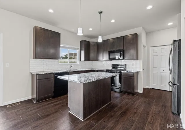 Photo 3 of Sale Pending at 122 Winter Wheat Trl, Pacific, MO 63069 | MLS# MIS26042737 | Listing updated on 2026-09-28