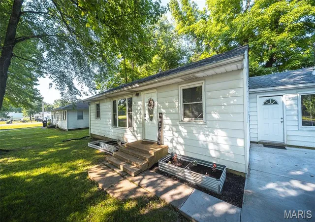 Homes for sale in St James, MO | 309 N Jackson St, St James, MO 65559 | MLS# MIS26042757