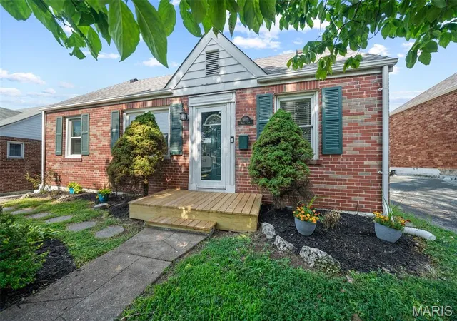 3rd image of 8625 Neier Ln, Affton, MO 63123 | MLS# MIS26042762