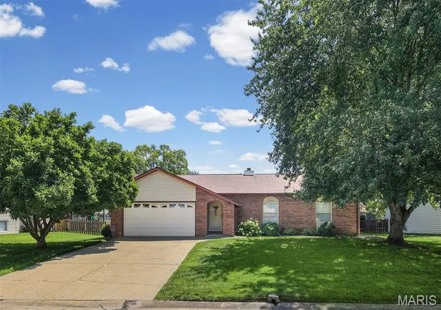 Photo 1 of Sale Pending at 216 Botanical Dr, Belleville, IL 62226 | MLS# MIS26042771 | Listing updated on 2026-09-21