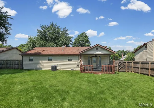 Photo 3 of Sale Pending at 216 Botanical Dr, Belleville, IL 62226 | MLS# MIS26042771 | Listing updated on 2026-09-21